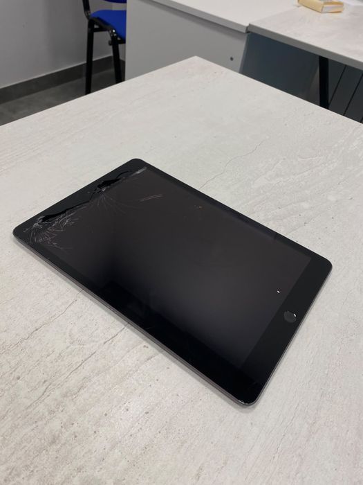 Продам iPad8 старый, но рабочий