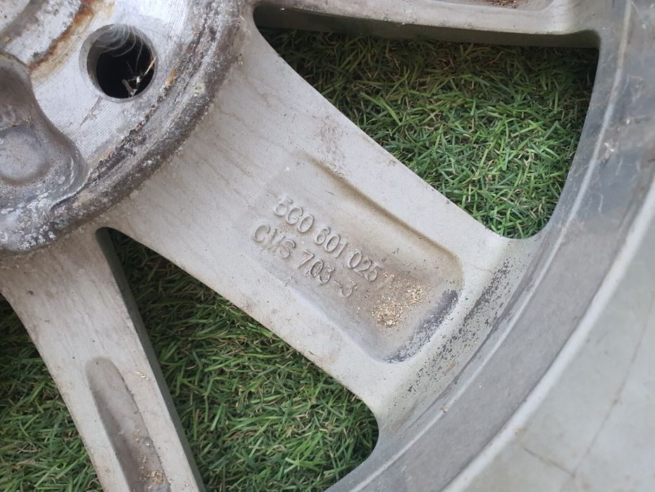 Jante originale  VW R15 golf ,jeta,touran passat
Jantele sunt in stare buna,nu s