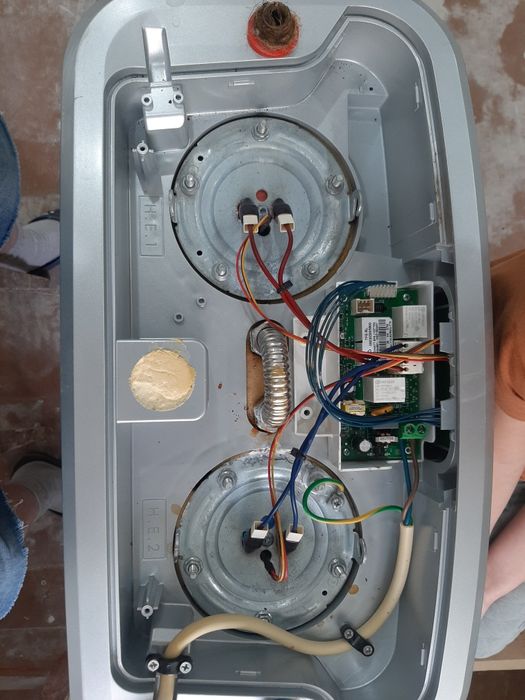 Водонагреватели Аристон 2 штуки