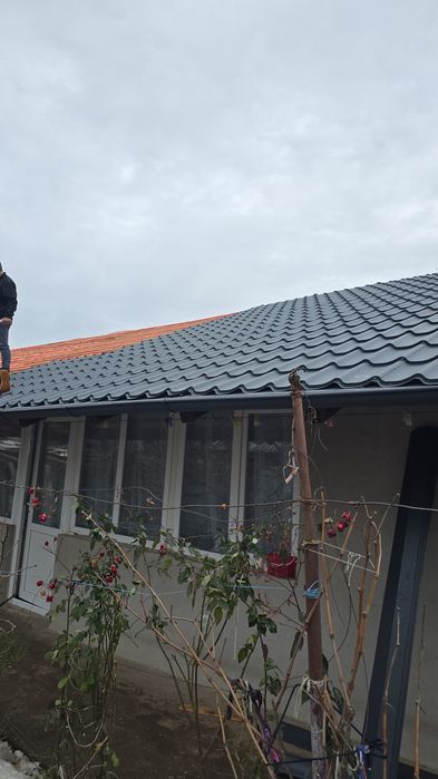 Executam acoperisuri servicii de reparatii acoperis, reparatii la urg
