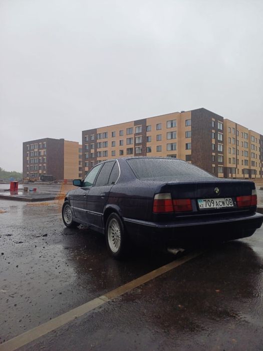 Продам спрчно  машину BMW 520 E34
