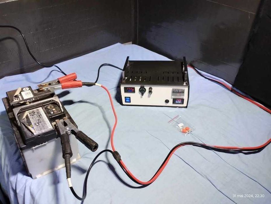 Redresor baterie auto/Incarcator/Sursa 12 V - 12 A