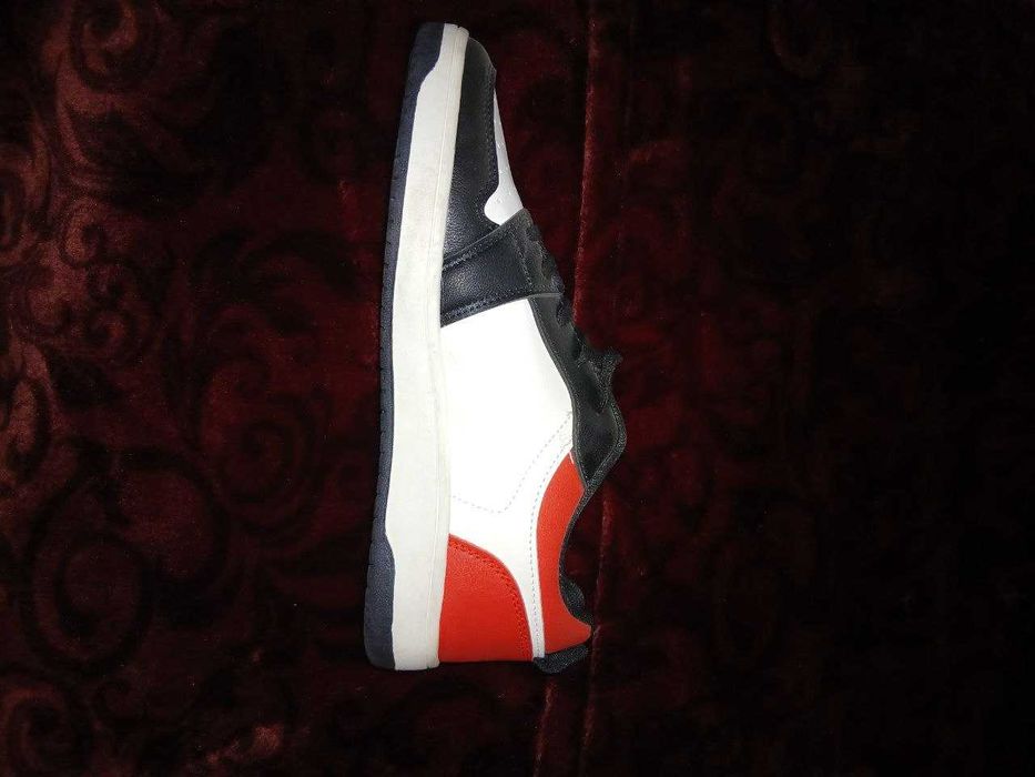 новые  кроссовки из RED TAG