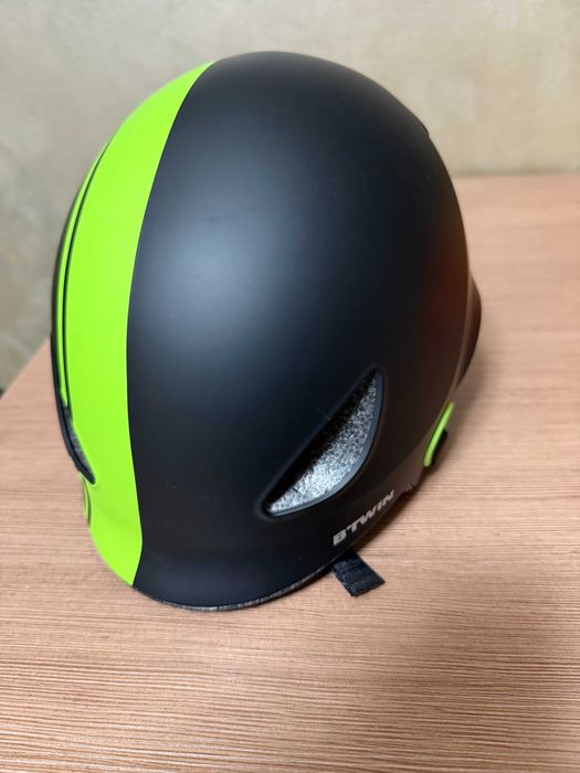 Vand doua casti copii 52-56 cm putin folosite, albastru si verde