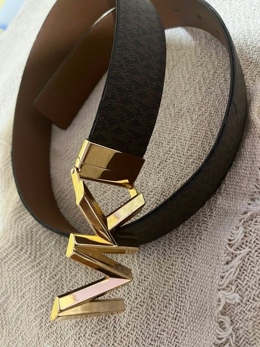 Продавам дамска чанта и колан на Michael Kors