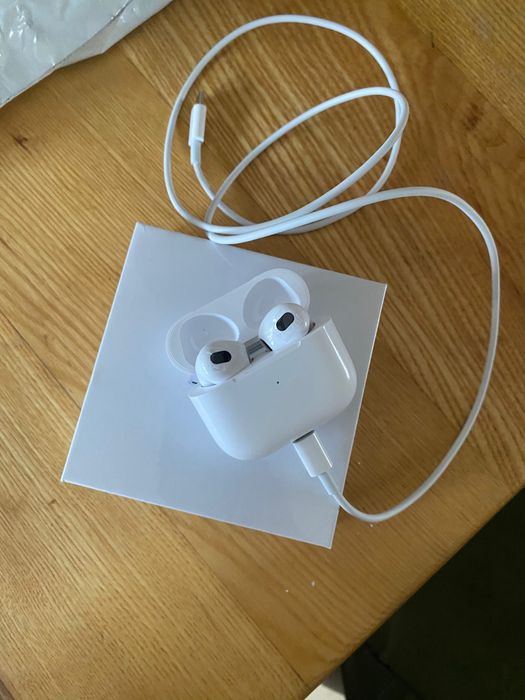 Vand airpods 4 calitate premium!