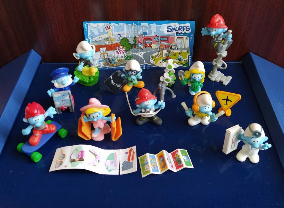 Киндер играчки от серията "Смърфовете в града" от 2018 г.