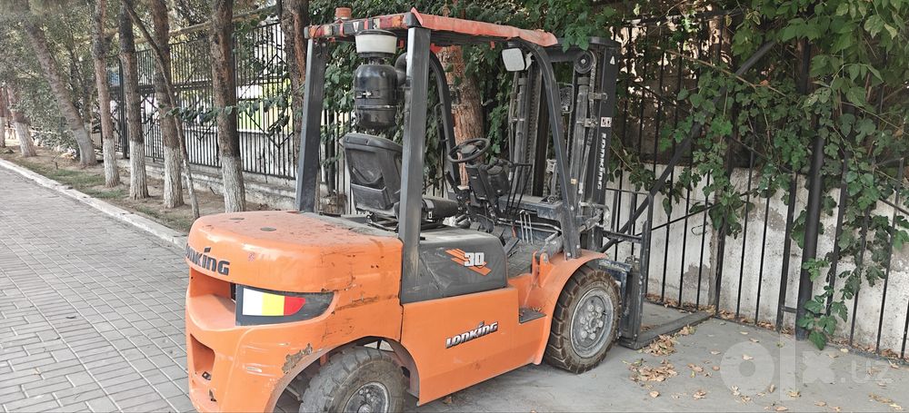 Вилочный погрузчик