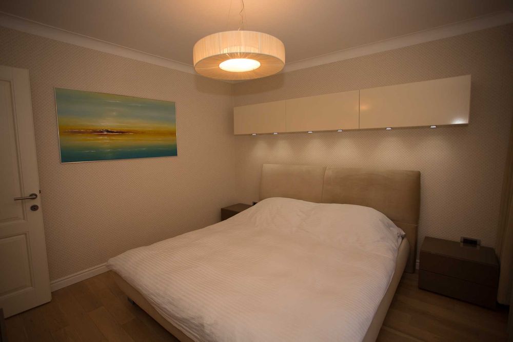 Inchiriez apartament 3 camere, mobilat si utilat, proaspat zugravit