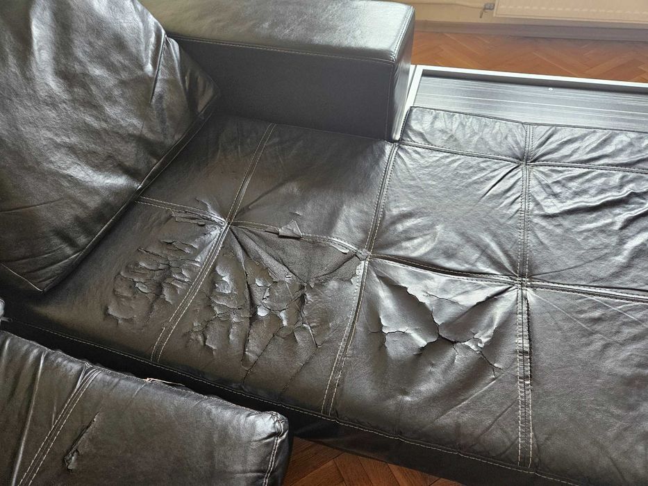 Кожен, черен диван