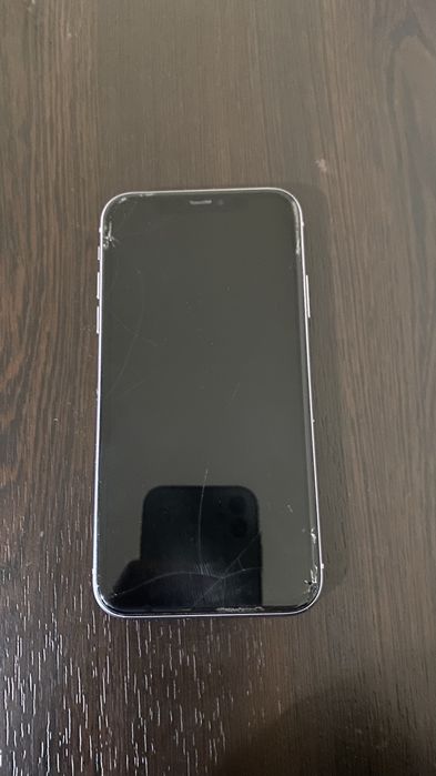 продава се Iphone 11