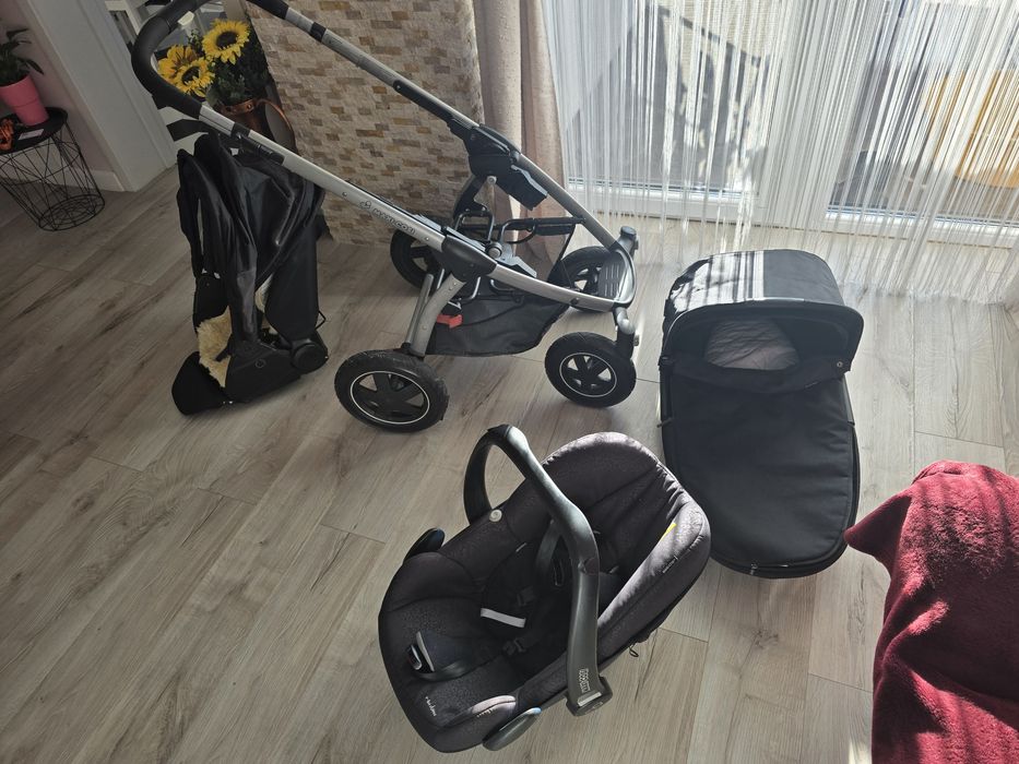 Vand set Maxi-Cosi complet plasa țanțari de ploaie etc