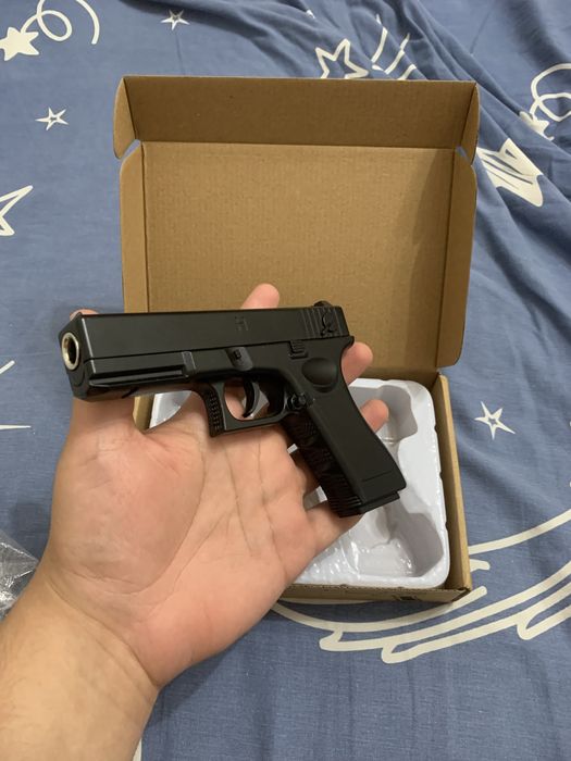 Продам абсолютно новый glock 17 6mm полностью метталичечкий