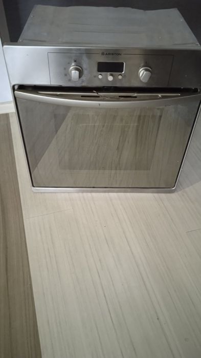 Фурна за вграждане Ariston