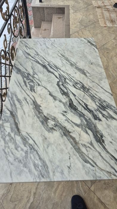 Продам стол мрамор