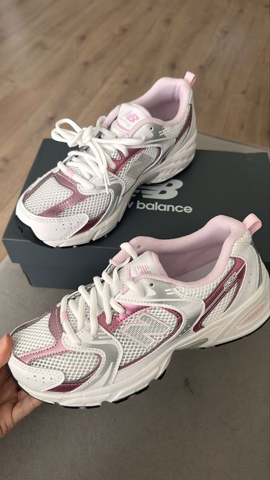 Кроссы new balance pink white