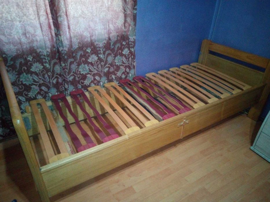 de  vanzare    pat    pentru  1-  persoane !!!