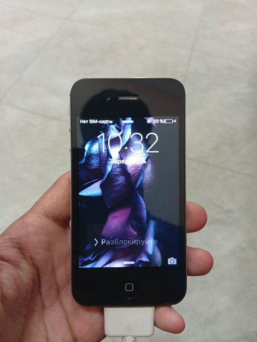 Apple Iphone 4  .