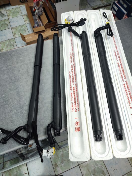 Амортизатор BMW X5 E70  багажника