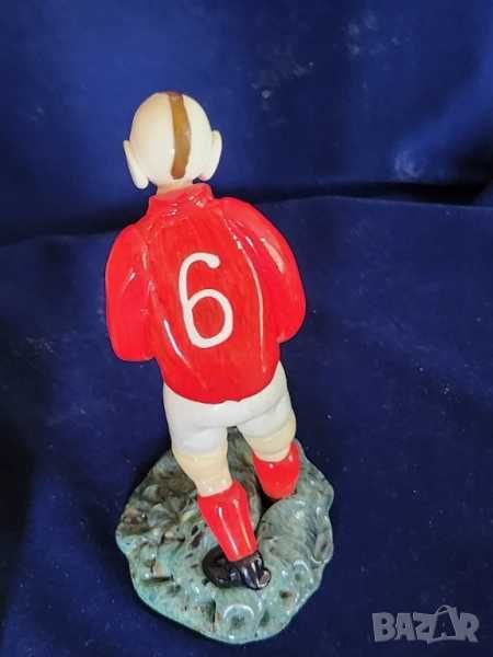 футболист - стъклена фигура, шише-нивеляшка с чаши, купички десерт