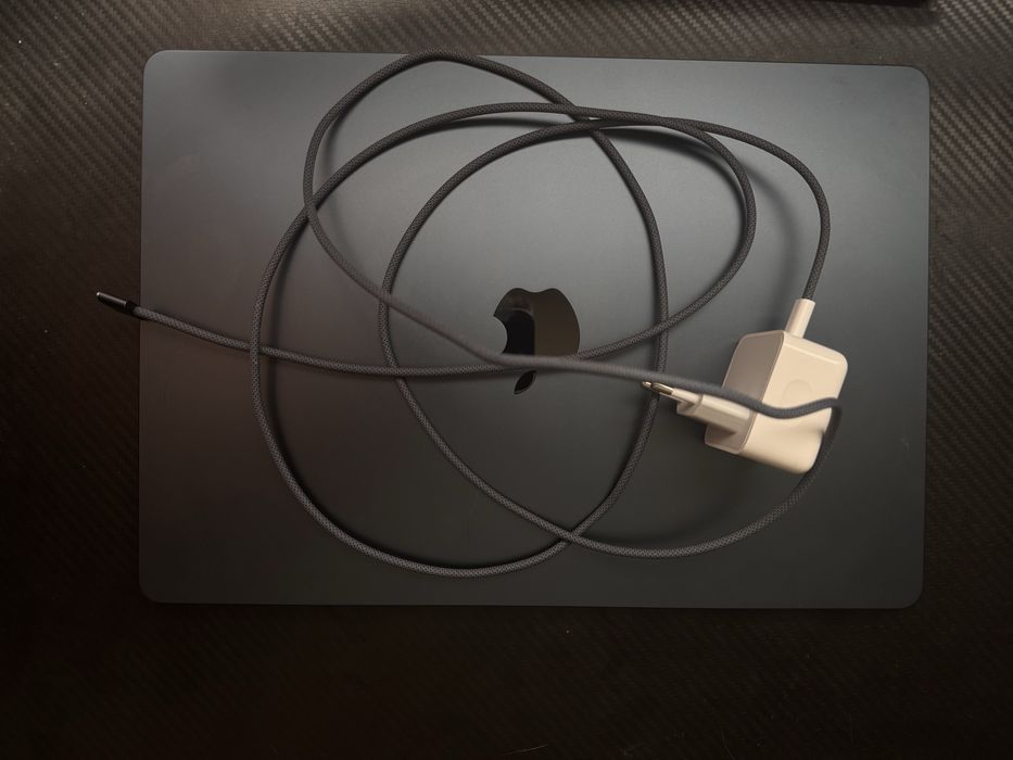 Продавам Apple MacBook Air 15-inch (M3)