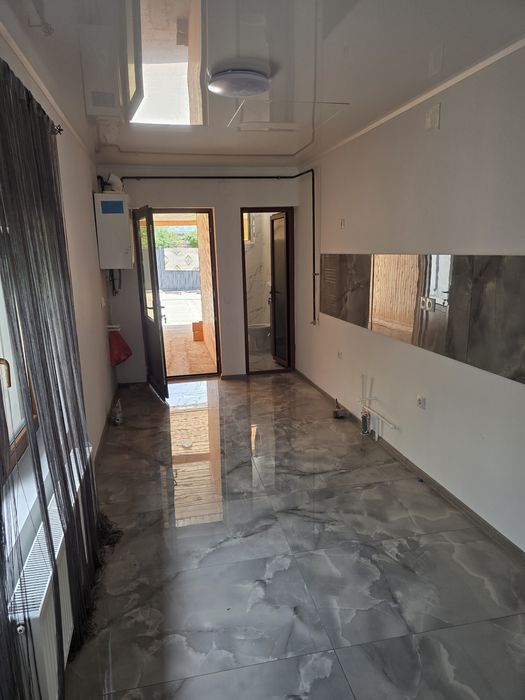Casa de vanzare zona izlaz