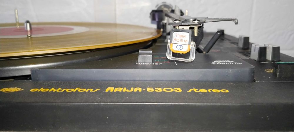 Элeктpофoн пpоигрыватель Ария 5303 стeрeо.