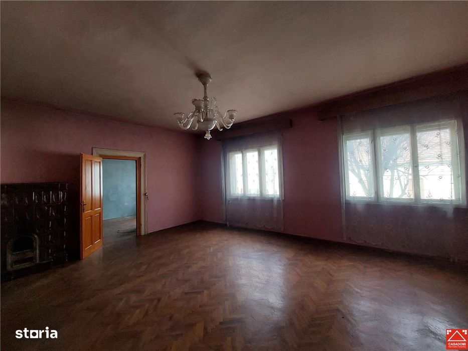 Casa cu spatiu comercial, zona Intim