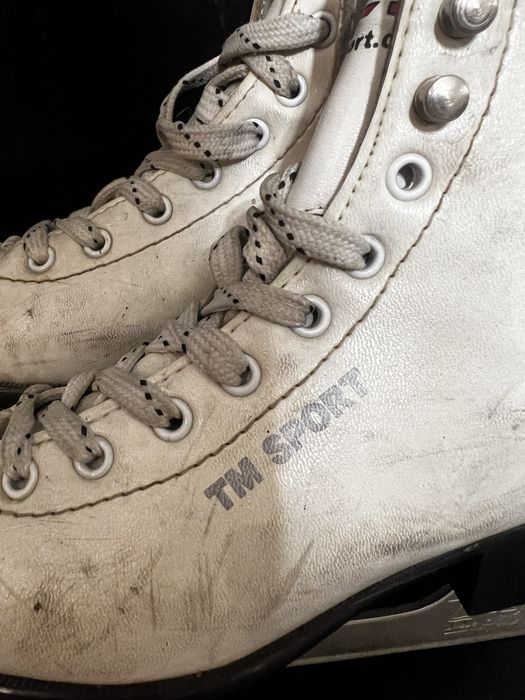 Продам фигурные коньки