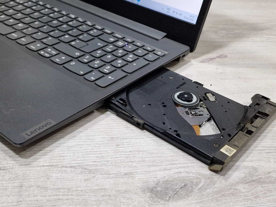 Lenovo V155-15API / 15.6" / AMD Ryzen 5 3500U / 256SSD / 8GB RAM