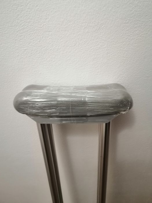 Продавам 2 бр. - чифт нови регулируеми патерици