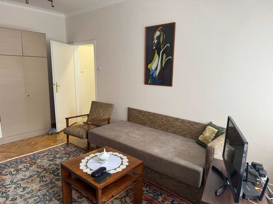 Дава се под наем Едностаен апартамент в София, Център - 48 кв.м за 548.25 € - Снимка #2