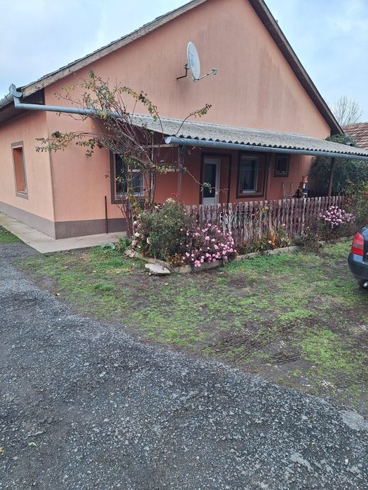 Proprietate mixtă de vânzare în Nădlac Județul Arad Casă modernă + hală/grajd + teren generos 
 Casă modernă + hală/grajd + teren generos 5.654 mp