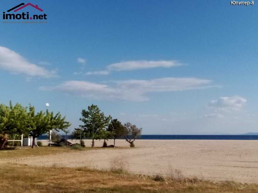 Дава под наем  озаведено бунгало до брега в Карияни-2500 евро/годишно.