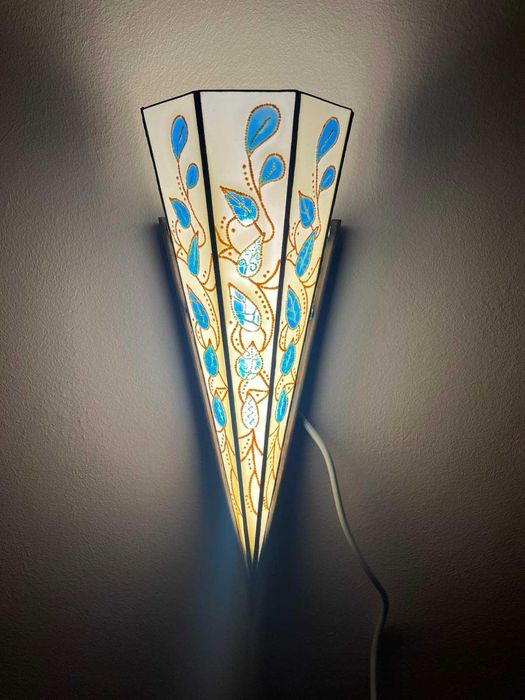 Витражна лампа за стена