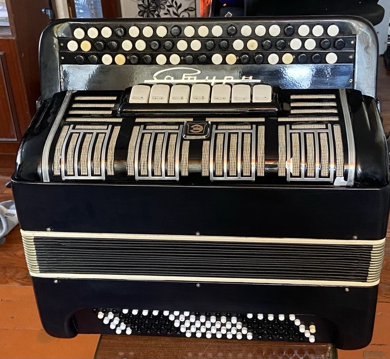 Баян Сатурн 3х голосный