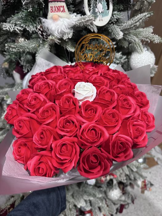 Vand aranjamente cu trandafiri din sapun