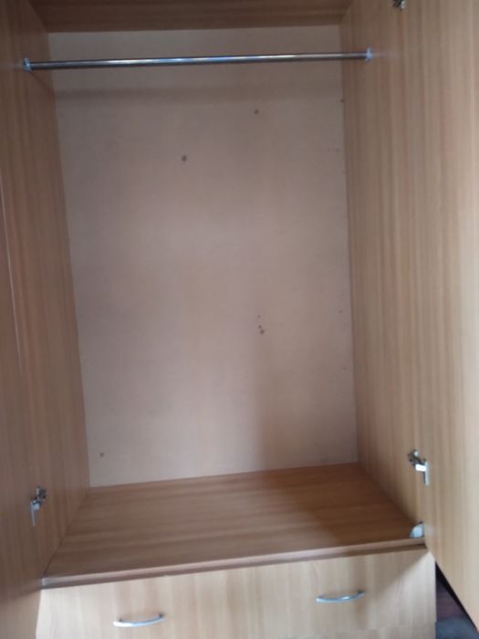 Vând sifonier din MDF în stare buna,culoare bej are 3 sertare