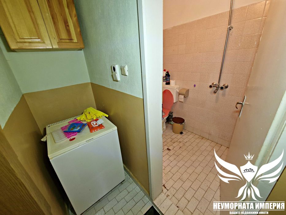 Продавам триетажна почивна станция РЗП425кв с парцел 1300кв в с.Руен