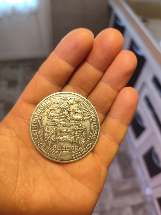 Monedă de colecție.din argint,sau placată.nu prea mă pricep.