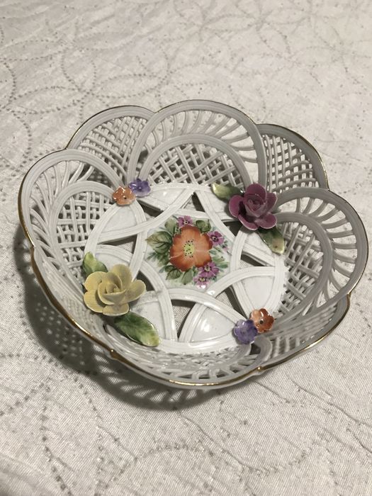 Румънска порцеланова чинийка