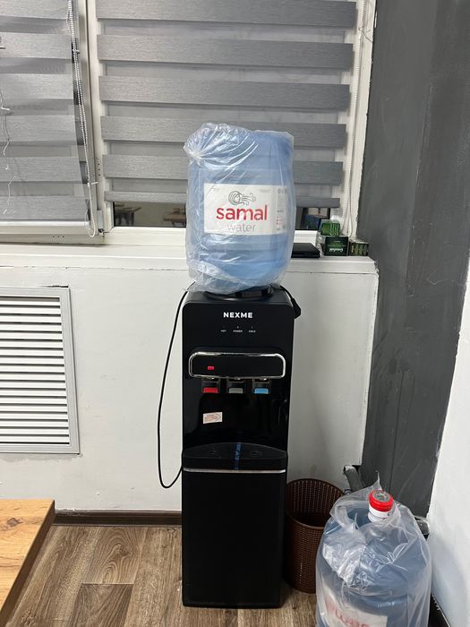 Столы, стулья офисные и диван