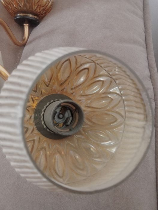 Продам люстры 3 шт