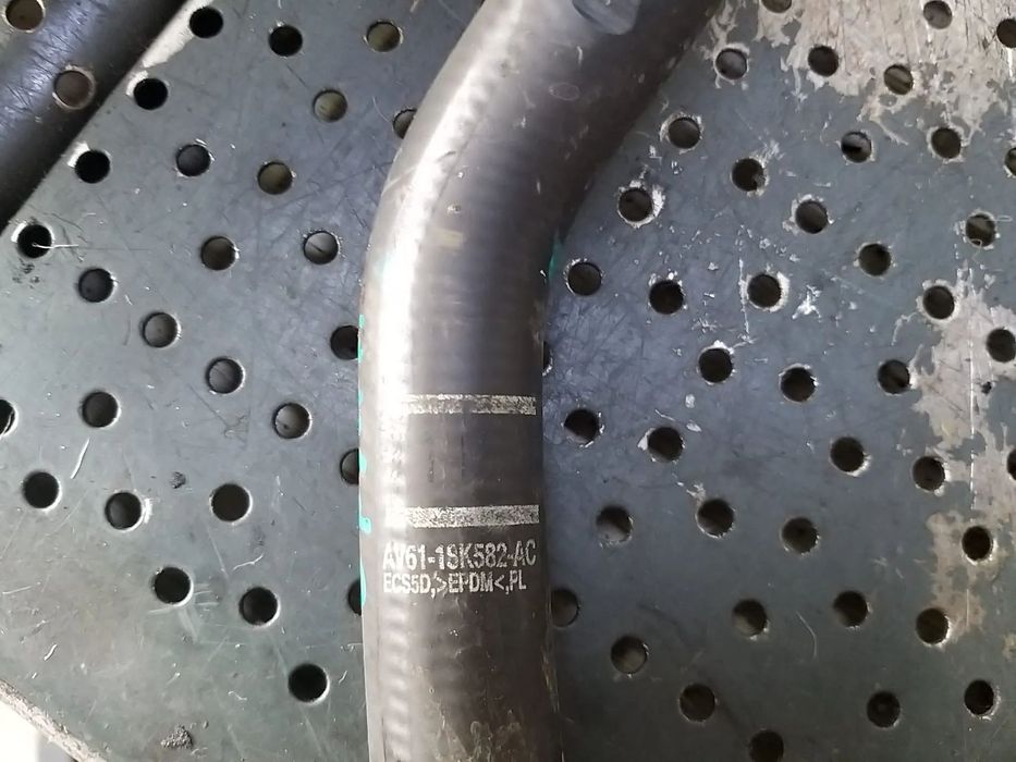Tub conducta apa 2.0 tdci ford kuga 2 av6118k582ac