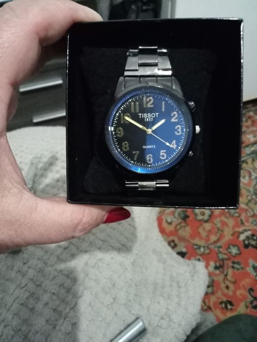 Часы наручные новый продам