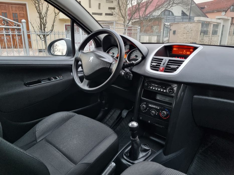 Vând sau schimb Peugeot 207 SW Facelift Motor 1.6 HDi an 2010 euro 5