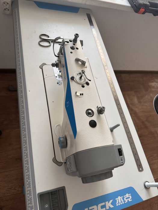 Швейная машинка jack F5