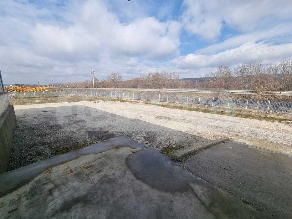 Дава се под наем Промишлена сграда в с. Гецово, Област Разград - 360 кв.м за 2295 € - Снимка #6