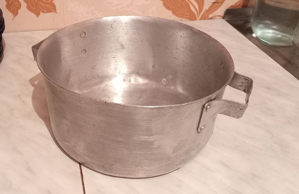 Продам кастрюли  .