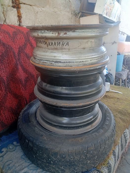 Продам зимние шины и диски ваз.